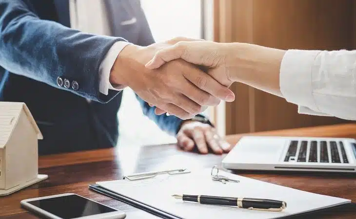 Les avantages du mandat simple un choix judicieux pour la vente de votre bien immobilier